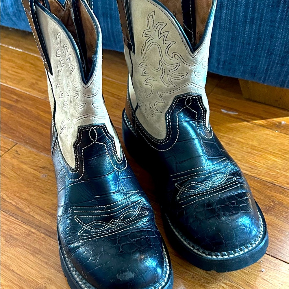 Size 7/37 Ariat Fatbaby boots